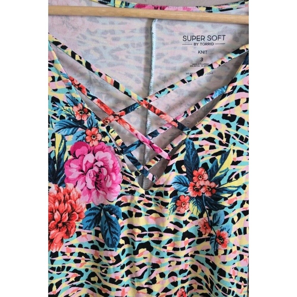 Torrid Super Soft Knit Tunic Leopard Floral Top Criss-Cross Front Size 3X - Picture 3 of 9